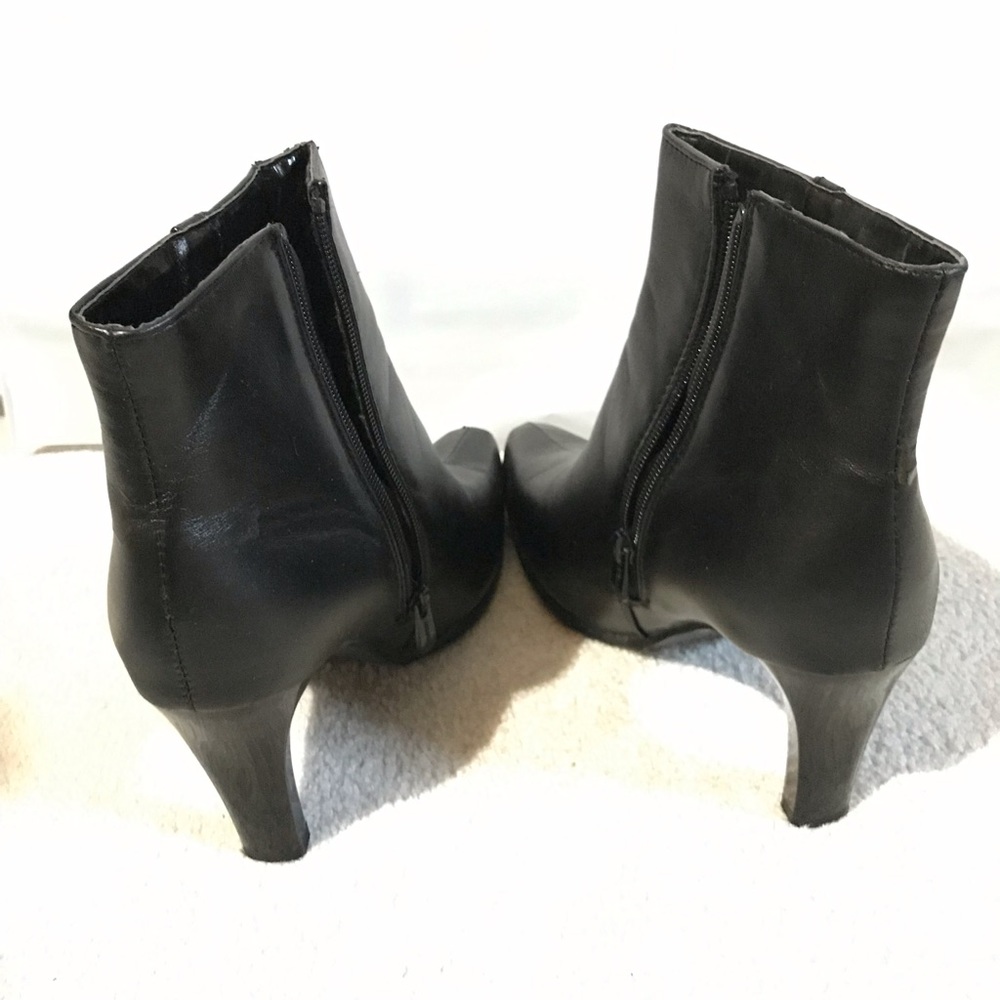 Leather black heeled boots - Picture 3 of 5
